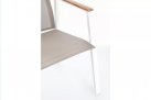 Białe aluminiowe krzesło sztaplowane wstawki teak CAMERON bizzotto