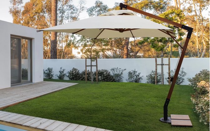 Parasol z drewnianą nogą boczną i kremowym poszyciem 3x3 CAPUA bizzotto