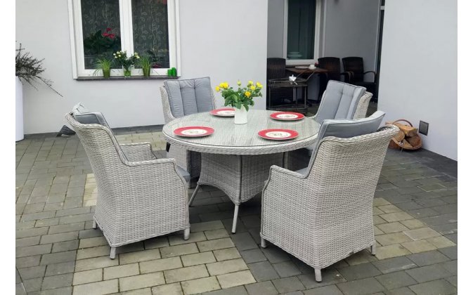 Jasnoszary zestaw stołowy technorattanowy z okrągłym stołem ⌀110 cm i 4 fotele ASTI