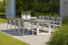 Meble ogrodowe aluminiowe stołowe STELVIO 300 - nogi białe - blat ceramiczny i fotele białe PRIMAVERA