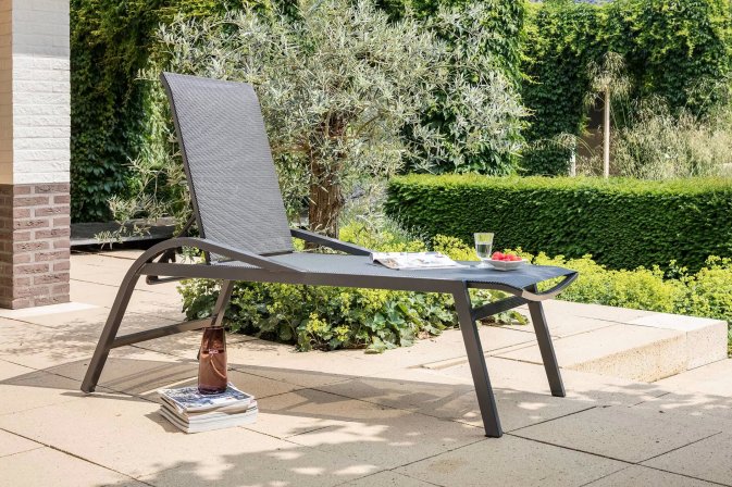 Aluminiowy leżak z siedziskiem z tekstyliny MOJITO ciemnoszary