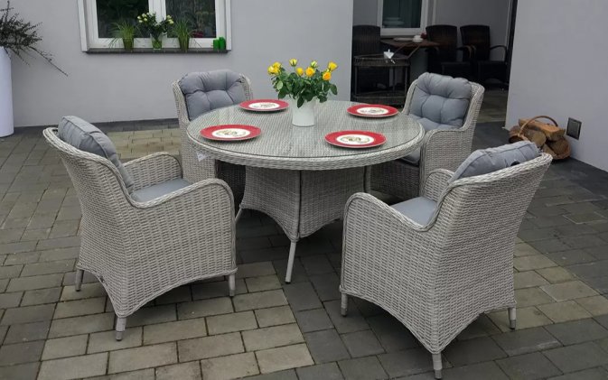 Jasnoszare meble stołowe ogrodowe technorattan stół ⌀135 + 4 fotele z poduszkami