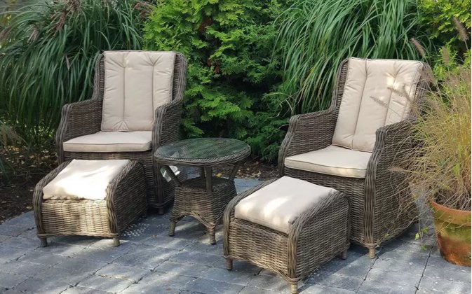 Zestaw 2 foteli z podnóżkamii stolik z technorattanu APULLA brązowt 