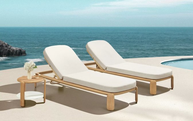 2x leżak z drewna teak PALLISAD ze stolikiem i materacami beżowymi Olefin