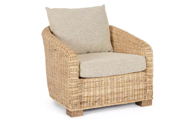 Fotel ogrodowy wypoczynkowy z naturalnego rattanu CADICE z beżowymi poduszkami bizzotto