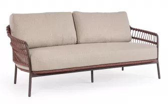 Brązowa sofa ogrodowa TALAIA z oplotem z liny poliprop w kolorze bordowobrązowym  / beżowe poduszki bizzotto