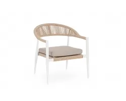 Biały fotel aluminiowy na taras JANDIA technorattan bezowy