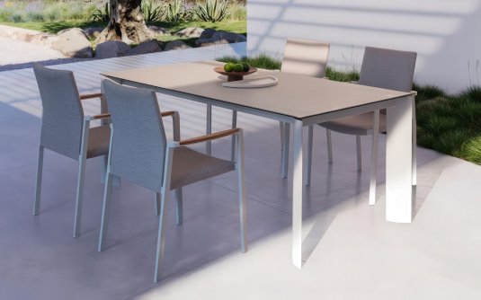 Białe smeble ogrodowe aluminiowe stołowe OTAVIO 180 cm krzesła Jalisco z beżowym obiciem stól beżowy