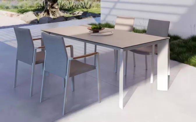 Białe smeble ogrodowe aluminiowe stołowe OTAVIO 180 cm krzesła Jalisco z beżowym obiciem stól beżowy