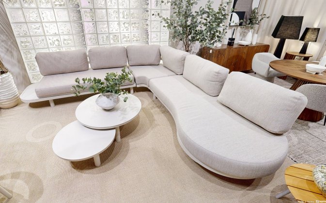 Jasnobeżowy narożnik na taras aluminiowy z wyspą HERCULES aluminiowy z 2 stolikami