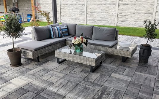 Szary narożnik na taras z technorattanu z funkcją lezaka PUNTO 