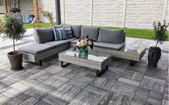 Szary narożnik na taras z technorattanu z funkcją lezaka PUNTO 