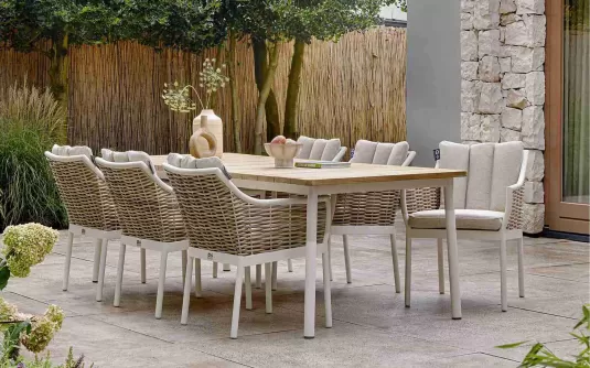 Zestaw ogrodowy jadalniany z aluminium z technorattanem i blatem teakowym dla 6 osób – kolekcja MILO białokremowy