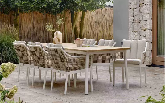 Zestaw ogrodowy jadalniany z aluminium z technorattanem i blatem teakowym dla 6 osób – kolekcja MILO białokremowy Zestaw ogrodowy jadalniany z aluminium z technorattanem i blatem teakowym dla 6 osób – kolekcja MILO białokremowy