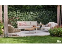 Białokremowy zestaw wypoczynkowy ogrodowy MILOU z aluminium z technorattanem i dodatkami teakowymi 