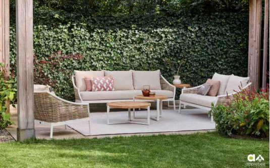 Białokremowy zestaw wypoczynkowy ogrodowy MILOU z aluminium z technorattanem i dodatkami teakowymi Białokremowy zestaw wypoczynkowy ogrodowy MILOU z aluminium z technorattanem i dodatkami teakowymi