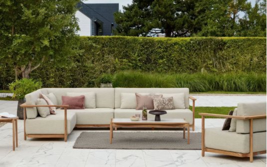 Zestaw wypoczynkowy ogrodowy ST. LUCIA z drewna teak i poduszkami All Weather jasnobeżowymi Zestaw wypoczynkowy ogrodowy ST. LUCIA z drewna teak i poduszkami All Weather jasnobeżowymi