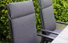Ciemnoszare, aluminiowe krzesło ogrodowe z wysokim i pochylonym płynnie oparciem MOJITO II