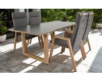 Zestaw stołowy na taras ze stołem i 4 krzesłami z pochylonymi oparciami