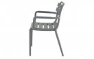 Szare krzesło ogrodowe TORVI sztaplowane z polipropylenu z podłokietnikami