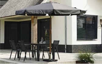 Parasol ogrodowy średnicy 3 m z nogą centralną o wyglądzie drewna za aluminium