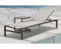 Grafitowy leżak ogrodowy RAJA z kółkami i siedziskiem z teksty liny.