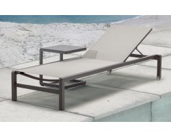 Grafitowy leżak ogrodowy RAJA z kółkami i siedziskiem z teksty liny.
