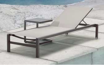 Grafitowy leżak ogrodowy RAJA z kółkami i siedziskiem z teksty liny.