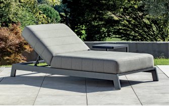 Antracytowy leżak ogrodowy z bardzo grubym materacem z tkaniny sunbrella BITE