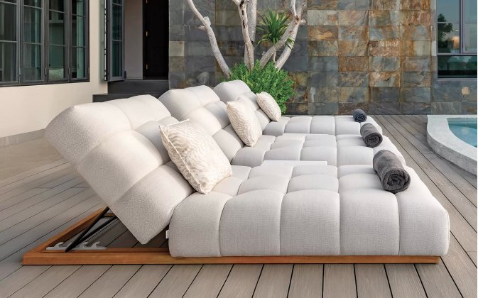 Piękna leżanka ogrodowa BLOW z grubym materacem pikowanym olefin z podstawą z drewna tek