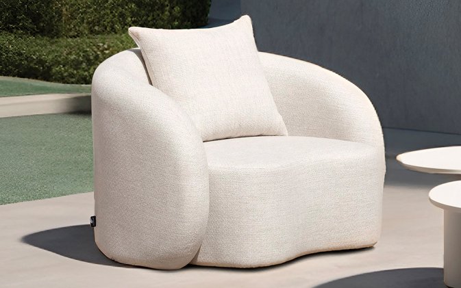 Luksusowy, elegancki fotel ogrodowy w kolorze jasnobeżowym z poduszkami olefin cosy