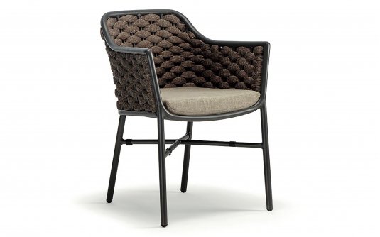 Brązowe krzesło sztaplowania aluminiowe z oplotem z pasów olefinnowych