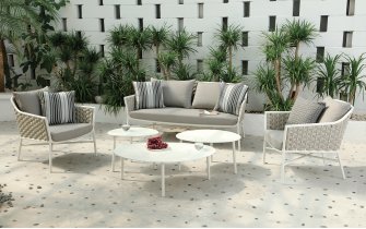 Biało beżowy komplet wypoczynkowy na taras ze sztaplowania nymi fotelami Panama