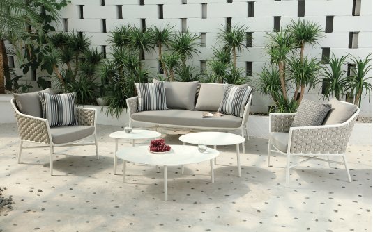 Biało beżowy komplet wypoczynkowy na taras ze sztaplowania nymi fotelami Panama Biało beżowy komplet wypoczynkowy na taras ze sztaplowania nymi fotelami Panama