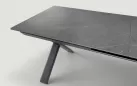 Aluminiowy stół ogrodowy SALINA grafitowy nogi krzyżowe i rozkładany blat 200-260 cm kamienia spiekanego Salina