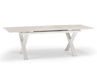 Aluminiowy stół ogrodowy SALINA beżowy nogami krzyżowe i rozkładany blat 200-260 cm kamienia spiekanego Salina