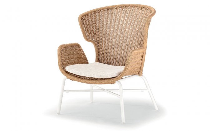 Nowoczesny fotel ogrodowy z białą podstawą i opleciony liną w kolorze naturalnym Ocean