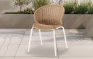 Krzesło ogrodowe z białą podstawą i oplecione liną w kolorze naturalnym Ocean