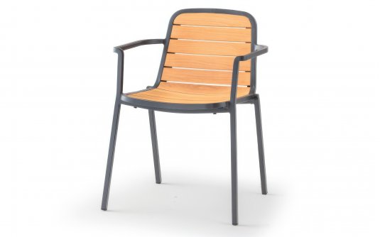 Grafitowe sztaplowania owane krzesło ogrodowe z podłokietnikami o aluminiowej konstrukcji i siedziskiem i oparciem z deseczek drewnianych nida