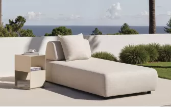 Nowoczesny leżak ogrodowy grubym materacem tapicerowany beżowy GEOMETRY