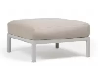 Podnóżek ogrodowy z kolekcji MAXIMO nardi kolor gesso poduszka perla sunbrella