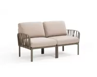 Sofa dwuosobowa modułowa z polipropylenu komodo nardi z poduszkami subrella