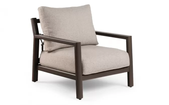 Nowoczesny fotel ogrodowy aluminiowy z beżowymi poduszkami w kolorze ciemnobrązowym oasis