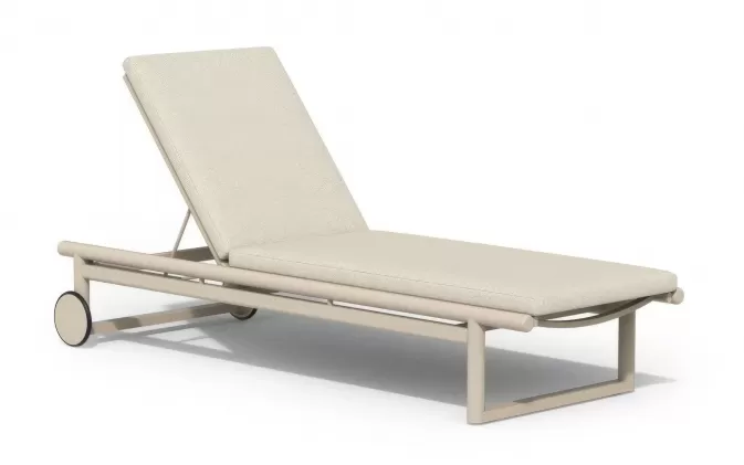 Aluminiowy luksusowy leżak ogrodowy w kolorze beżowym z materacem oasis