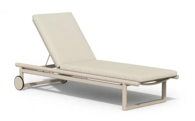 Aluminiowy luksusowy leżak ogrodowy w kolorze beżowym z materacem oasis