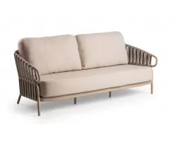 Nowoczesna sofa ogrodowa trzyosobowa aluminiowa w kolorze beżowym z beżowymi poduszkami nuri