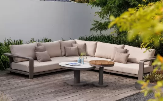 Duże aluminiowy narożnik ogrodowy ekskluzywny w kolorze taupe Everest Duże aluminiowy narożnik ogrodowy ekskluzywny w kolorze taupe Everest