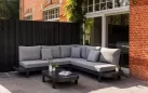 Wygodny narożnik na taras antracytowy z szarymi poduszkami salvador
