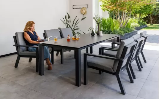 Sześcioosobowy zestaw stołowy ogrodowy aluminiowy grafitowy z ceramicznym blatem TIMBER Sześcioosobowy zestaw stołowy ogrodowy aluminiowy grafitowy z ceramicznym blatem TIMBER