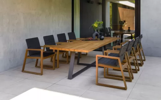 Ośmioosobowy komplet stołowy ogrodowy z drewna tich w ciepłym kolorze toscana dla 8 osób Ośmioosobowy komplet stołowy ogrodowy z drewna tich w ciepłym kolorze toscana dla 8 osób